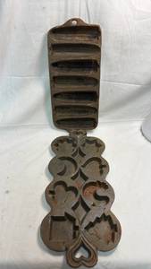 lot 166 image: Cast Iron Figural Candy or Food Mold with Corn Bread Pan