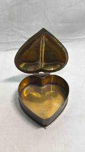 lot 173 image: Brass Heart-Shaped Hinged Trinket Box Made in India