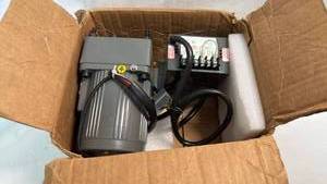 lot 183 image: AC Induction Motor 40W with Speed Controller - M5540 110V