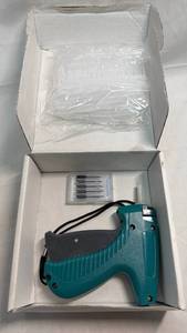 lot 184 image: Price Tagging Gun Kit with 1000 Fasteners and 6 Needles