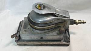 lot 195 image: Pneumatic Air Orbital Palm Sander