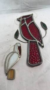 lot 196 image: Glasglo Brand Stained Glass Cardinal and Pelican Suncatcher Set
