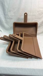 lot 216 image: Lot of 5 Brown Plastic Dustpans