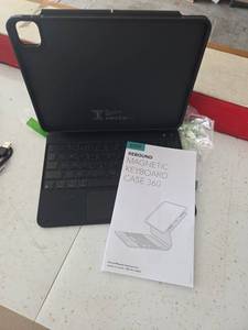 lot 501 image: ESR Rebound Magnetic Keyboard Case 360 for iPad - Retail $55