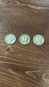 lot 60570 image: Mercury Silver Dime Set - 1940, 1942, 1945