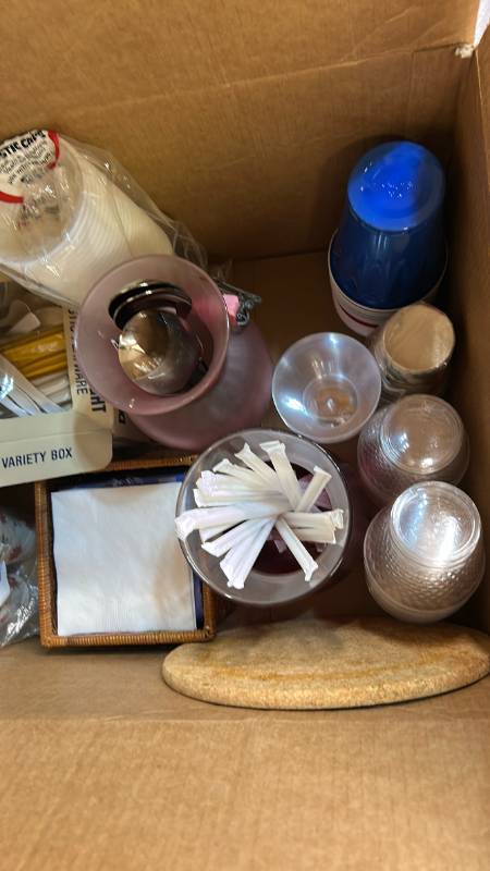 lot 764 image: Mixed Kitchen and Household Items Lot
