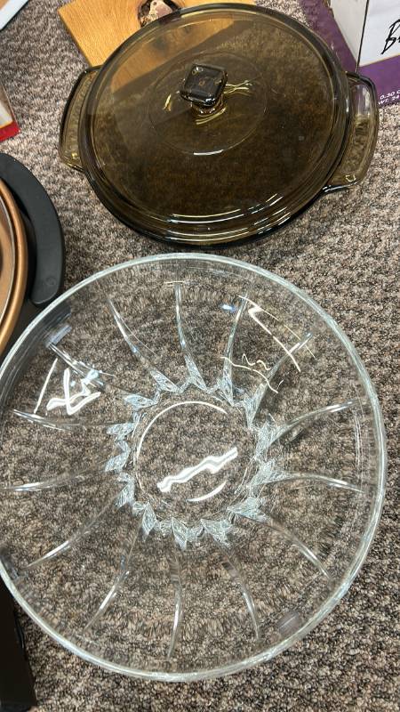 lot 768 image: Glass Casserole Dish with Lid and Decorative Serving Plate Set