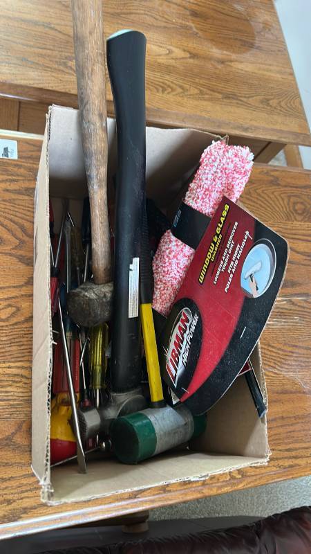 lot 851 image: Mixed Lot of Painting and Home Improvement Tools