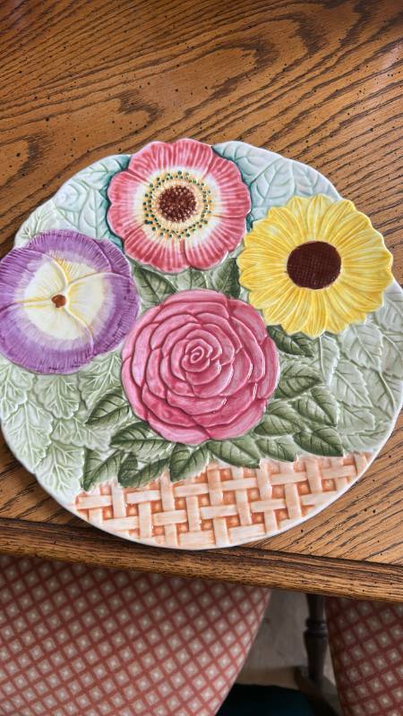 lot 871 image: Seymour Mann Field Garden Hand Painted Decorative Plate