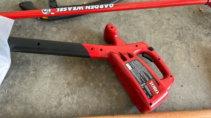 lot 899 image: Toro Electric Leaf Blower