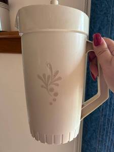 lot 240 image: Vintage Tupperware Large Pitcher with Lid