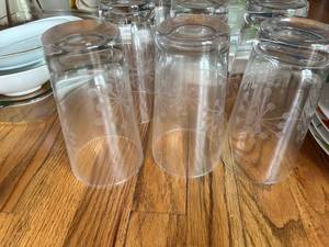 lot 247 image: Etched Starburst Atomic Design Glass Tumbler Set