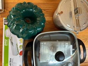lot 249 image: Kitchen Cookware and Bakeware Bundle