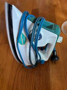 lot 256 image: Du Pont SilverStone Electric Clothes Iron