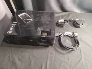 lot 5534 image: ViewSonic PJD6235 DLP Projector with Cables and Remote