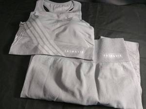 lot 5553 image: FASMAVIE Grey Seamless Sports Bra and Leggings Set Size L