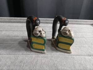 lot 5289 image: Halloween Skull Snake Ceramic salt and pepper shaker Pair