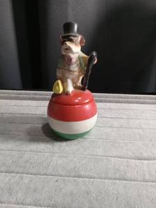 lot 5292 image: Dog with Top Hat Salt and Pepper Shaker Set