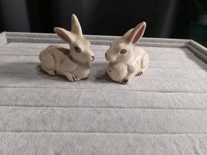 lot 5296 image: Ceramic Rabbit Salt and Pepper Shakers Set