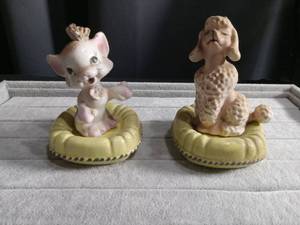 lot 5504 image: Ceramic Animal Figurines salt and pepper shakers