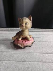 Small Ceramic Cat Figurines with Pink Cushion Base Salt and Pepper Shakers