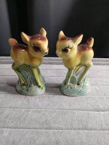 lot 5517 image: Mid-Century Ceramic Deer Shakers Set