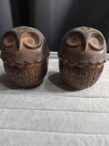 lot 5518 image: Ceramic Owl Salt and Pepper Shaker Set