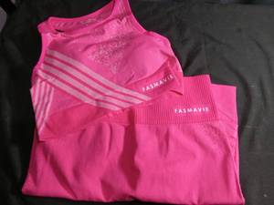 lot 5519 image: FASMAVIE Womens Pink Seamless Workout Set Sports Bra and Leggings
