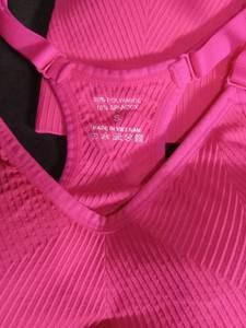 lot 5058 image: FASMAVIE Pink Sports Bra Set Size Small