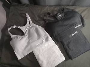 lot 5062 image: Fasmavie Womens Seamless Ribbed Workout Set with Sports Bra