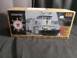 lot 50345 image: Ertl Collectibles Texaco Fire Chief Tugboat Bank 2000 Millennium Edition