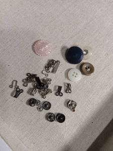 lot 50354 image: Mixed Sewing Notions Buttons and Fasteners Set