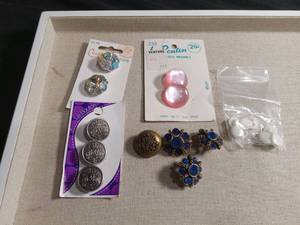 lot 50391 image: Mixed Button Lot - Craft Sewing Buttons Collection
