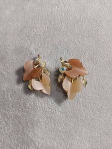 lot 50428 image: Peach Lucite Floral Clip-On Earrings with Aurora Borealis Rhinestones
