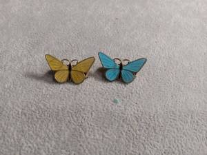 lot 50434 image: Enamel Butterfly Brooch Pin Set