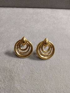 lot 50435 image: Gold-Tone Multi-Hoop Circle Clip-On Earrings