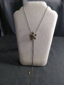 lot 50437 image: Gold Tone Rose and Leaf Lariat Slide Necklace