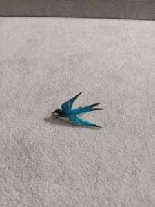 lot 50443 image: Enamel Swallow Bird Brooch Pin