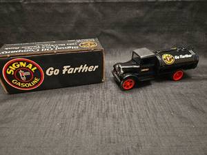 lot 50798 image: Signal Gasoline 1931 Hawkeye Tanker Bank by ERTL 134 Scale