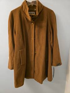 lot 50830 image: Kristen Blake Womens Camel Wool Blend Coat Size 22W