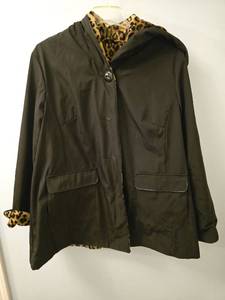 lot 50831 image: Reversible Leopard Print and Blck Hooded Jacket size 3x