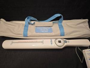 lot 50848 image: Verilux CleanWave UV-C Sanitizing Wand with Carrying Case