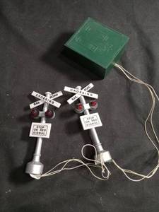 lot 6020 image: Model Train Railroad Crossing Signal Set with Battery Pack