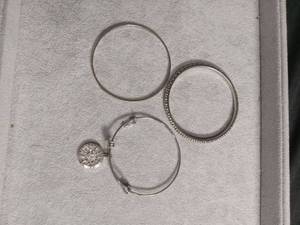 lot 6036 image: Silver-Tone Bangle Bracelet Set of 3