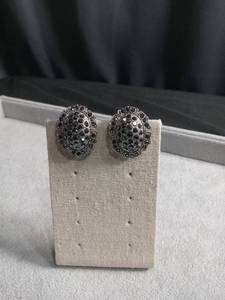 lot 6038 image: Silver-Tone Oval Dome Clip-On Earrings with Black Crystal Pav�