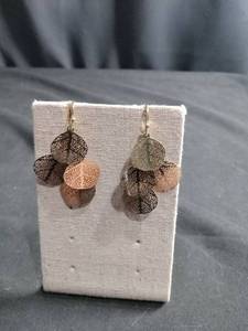 lot 6054 image: Mixed Metal Filigree Leaf Cluster Dangle Earrings