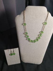 lot 6066 image: Green Crystal Bead Necklace and Earring Set