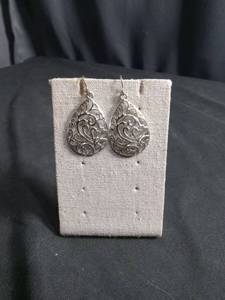 lot 6067 image: Silver Tone Filigree Teardrop Dangle Earrings