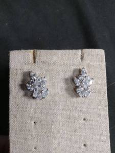 lot 6069 image: Silver-Tone Crystal Cluster Leaf Stud Earrings