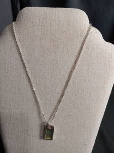 lot 6070 image: Green Stone Rectangular Pendant Necklace with Silver Chain